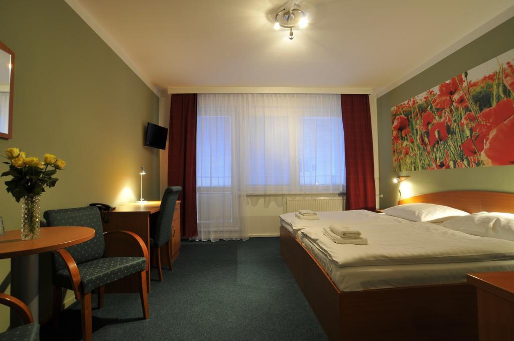 Hotel Krystal Hodonin Luaran gambar