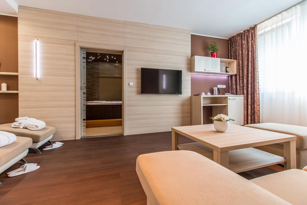 Hotel Krystal Hodonin Luaran gambar