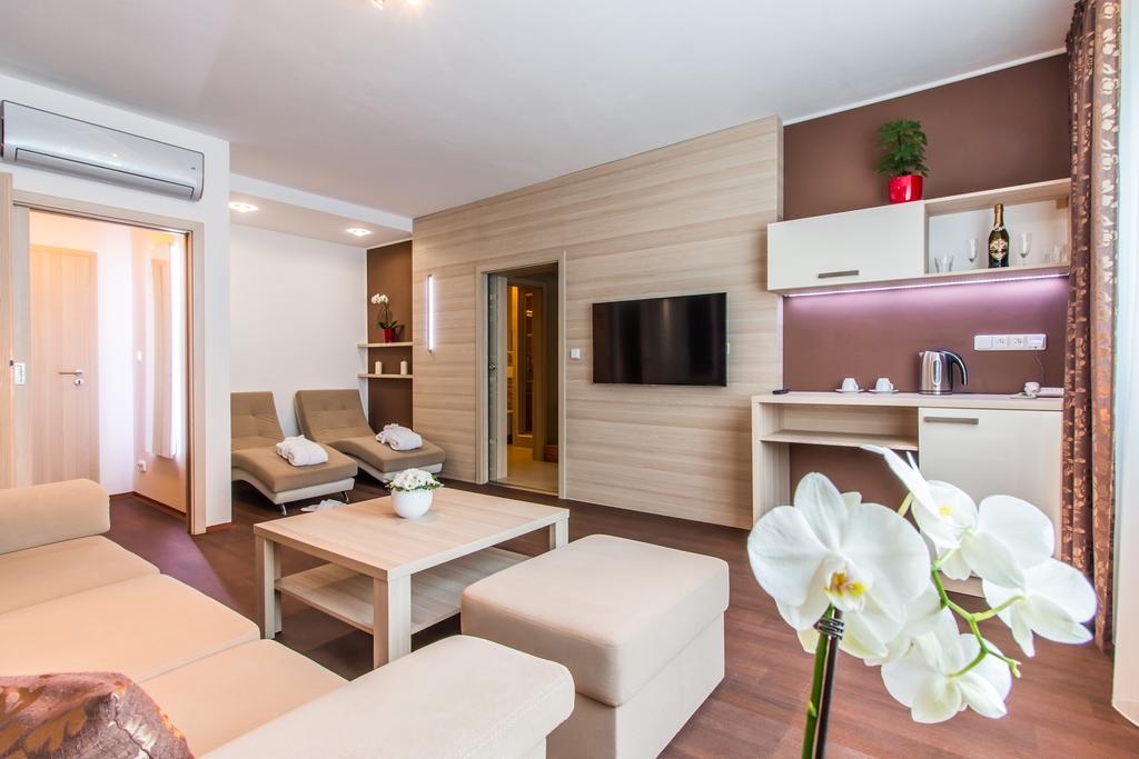 Hotel Krystal Hodonin Luaran gambar
